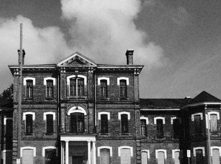 Take a tour of a haunted abandoned asylum in Ontario!