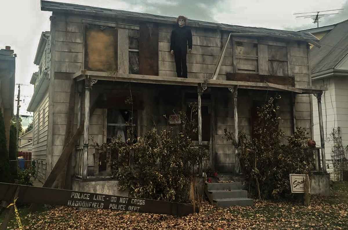 myers michael halloween creepy haunted houses won outside decor hauntedattractiononline